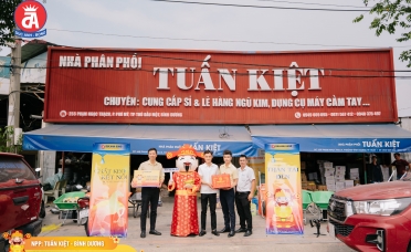 DUCANH BOND TẠI BÌNH DƯƠNG – TRAO QUÀ TẾT NHÀ PHÂN PHỐI TUẤN KIỆT